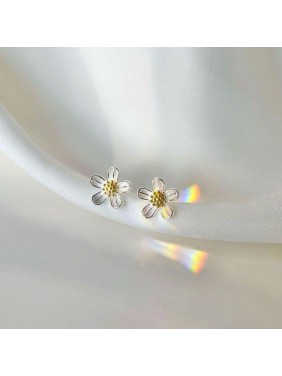 Summer Beautiful White Daisy Flower S999 Sterling Silver Stud Earrings